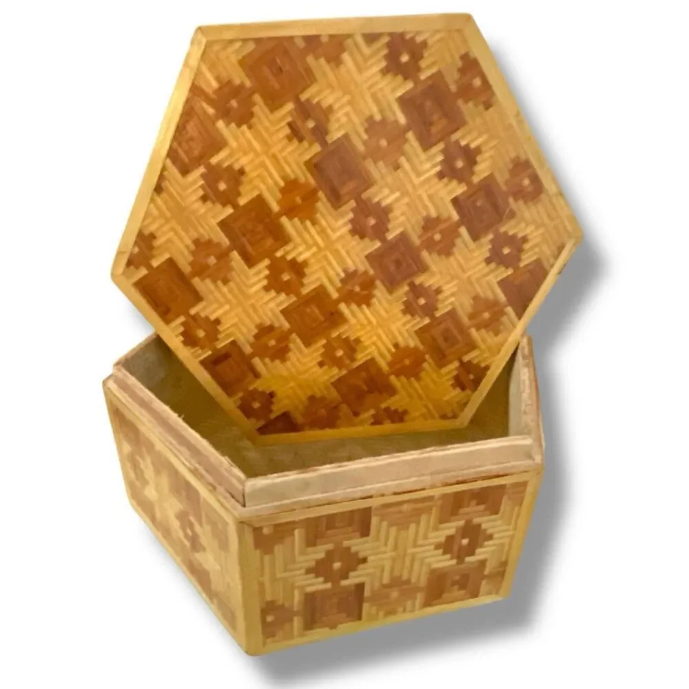 Vtg Chinese Bamboo Straw Rattan Hand Made Trinket Boxes Hexagonal Pair Nesting